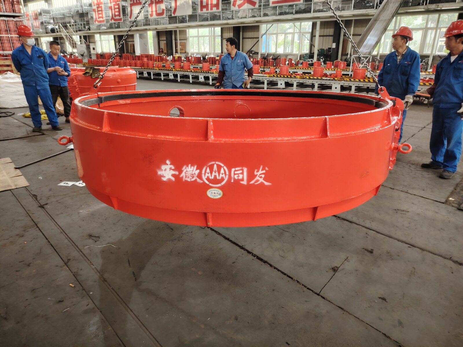 DN2000 large-diameter pipe repair clamp in production